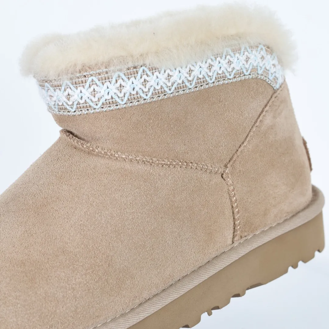 Copywriting price 💰600 The core recommendation is good price. The platform’s foreign trade is exclusively for UGG Classic women’s snow boots 1174496. Produced by the ten-year-old brand shoemaking factory production line. Pay attention to every detail. Longfeng A-grade genuine sheep fur is integrated. It is built in full compliance with the ZP process. Size: 35 36 37 38 39 40